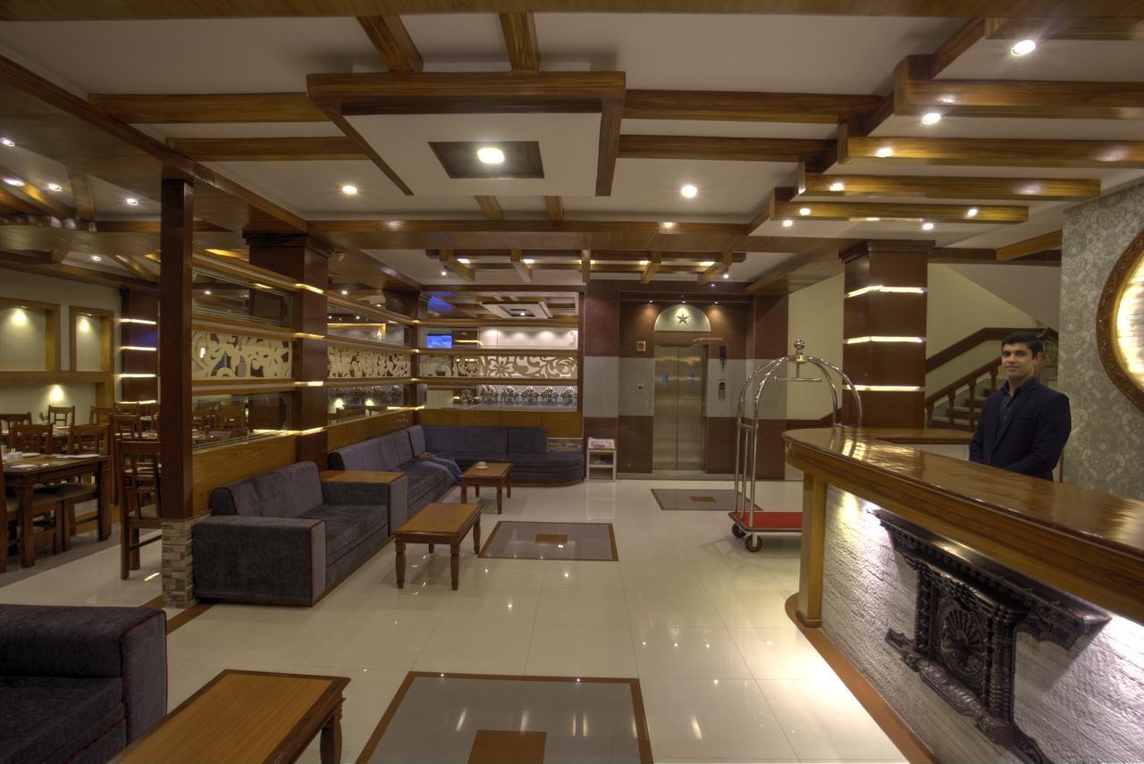 โรงแรมไวท์ เพิร์ล โพคารา ภายนอก รูปภาพ