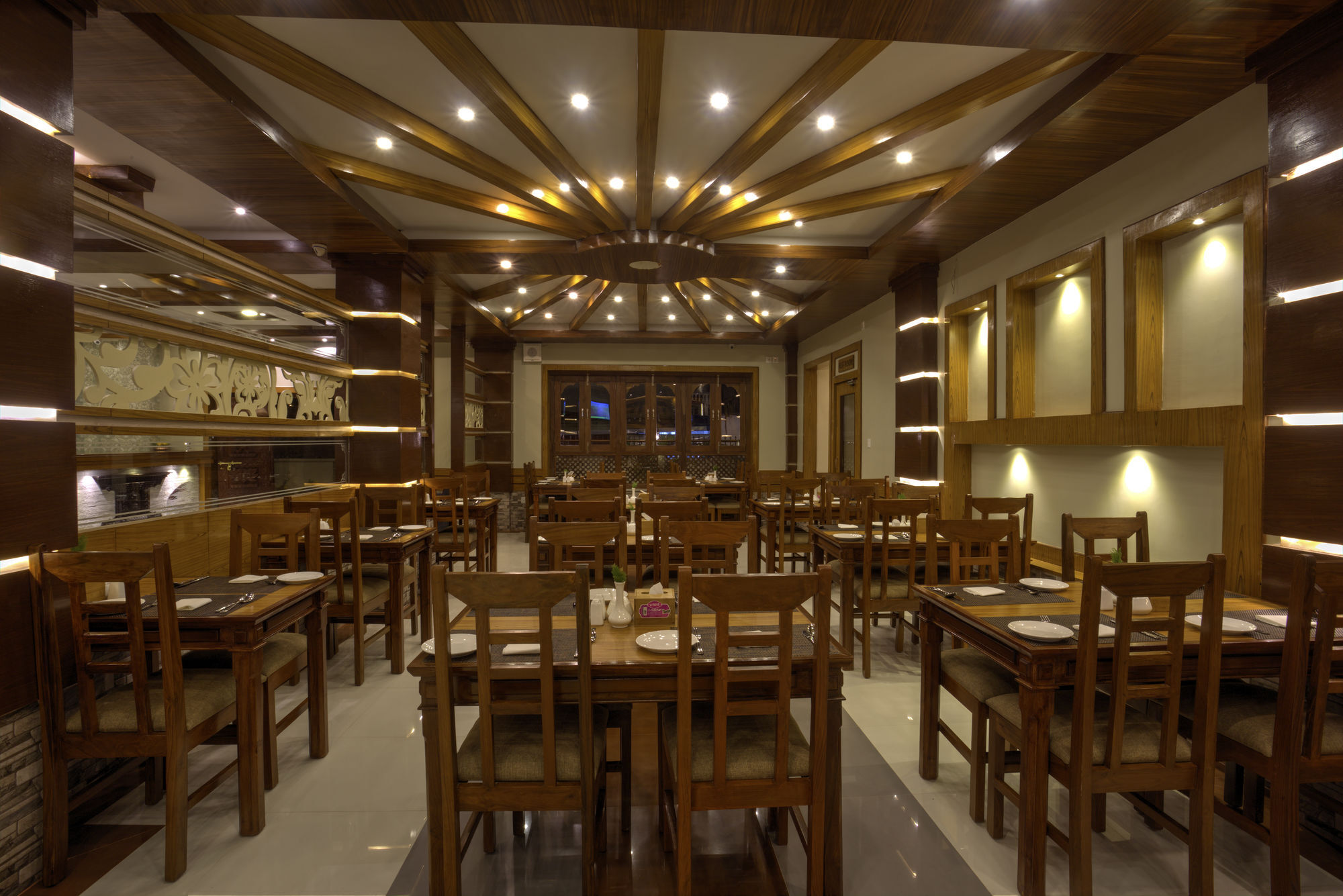 โรงแรมไวท์ เพิร์ล โพคารา ภายนอก รูปภาพ