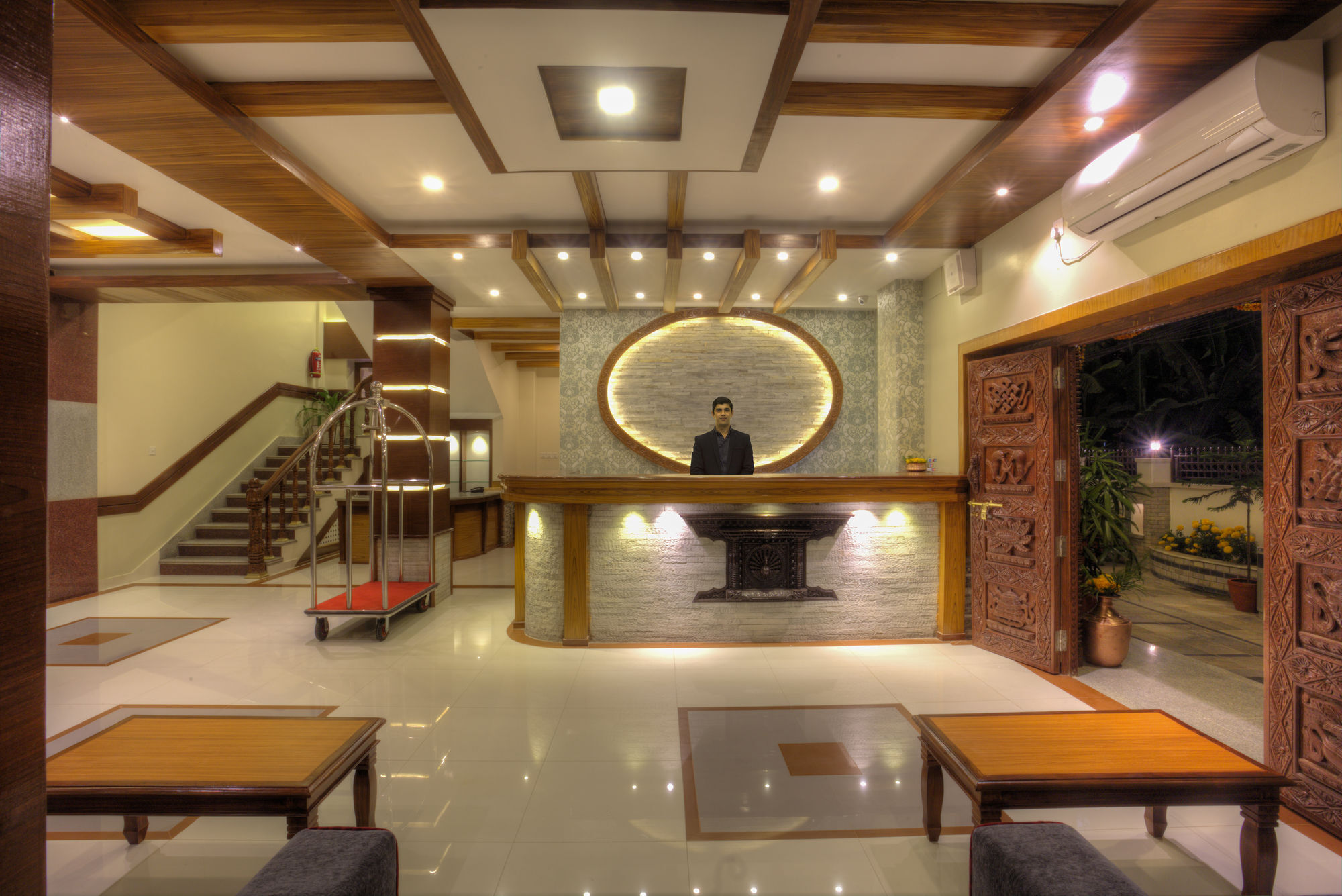 โรงแรมไวท์ เพิร์ล โพคารา ภายนอก รูปภาพ